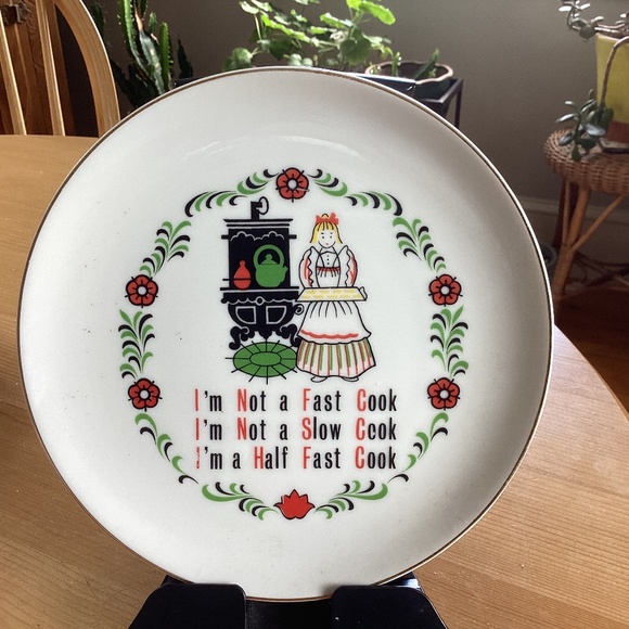 Vintage cooks hanging kitchen collectible plate 50s made in Japan 7 inches - Picture 1 of 5